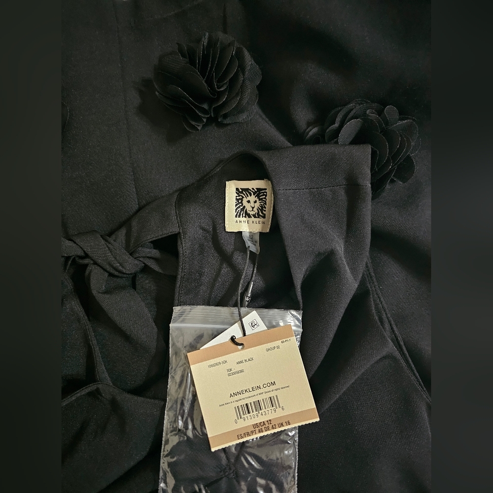 Women's Clothing (A143) - Picture 7 of 10